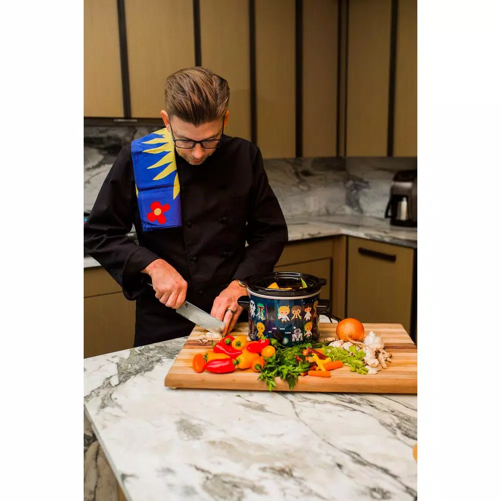 Discount π Uncanny Brands Star Wars 2QT. Slow Cooker Black 𧨠- Image 2